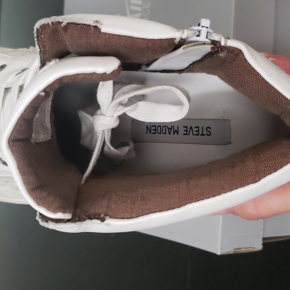 White sneaker High tops by Steve madden. - Picture 7 of 10
